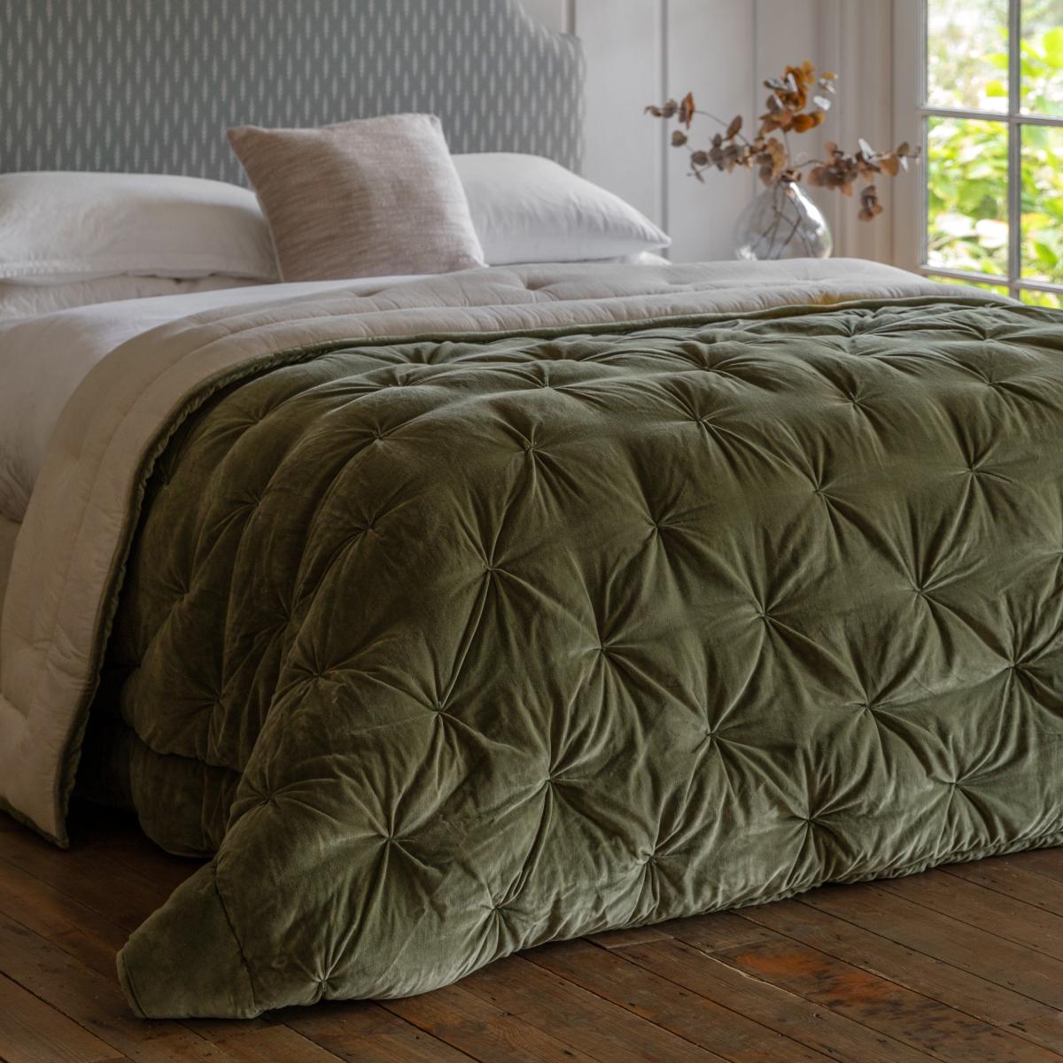 Opulent Velvet Bedspread - Green – image 1