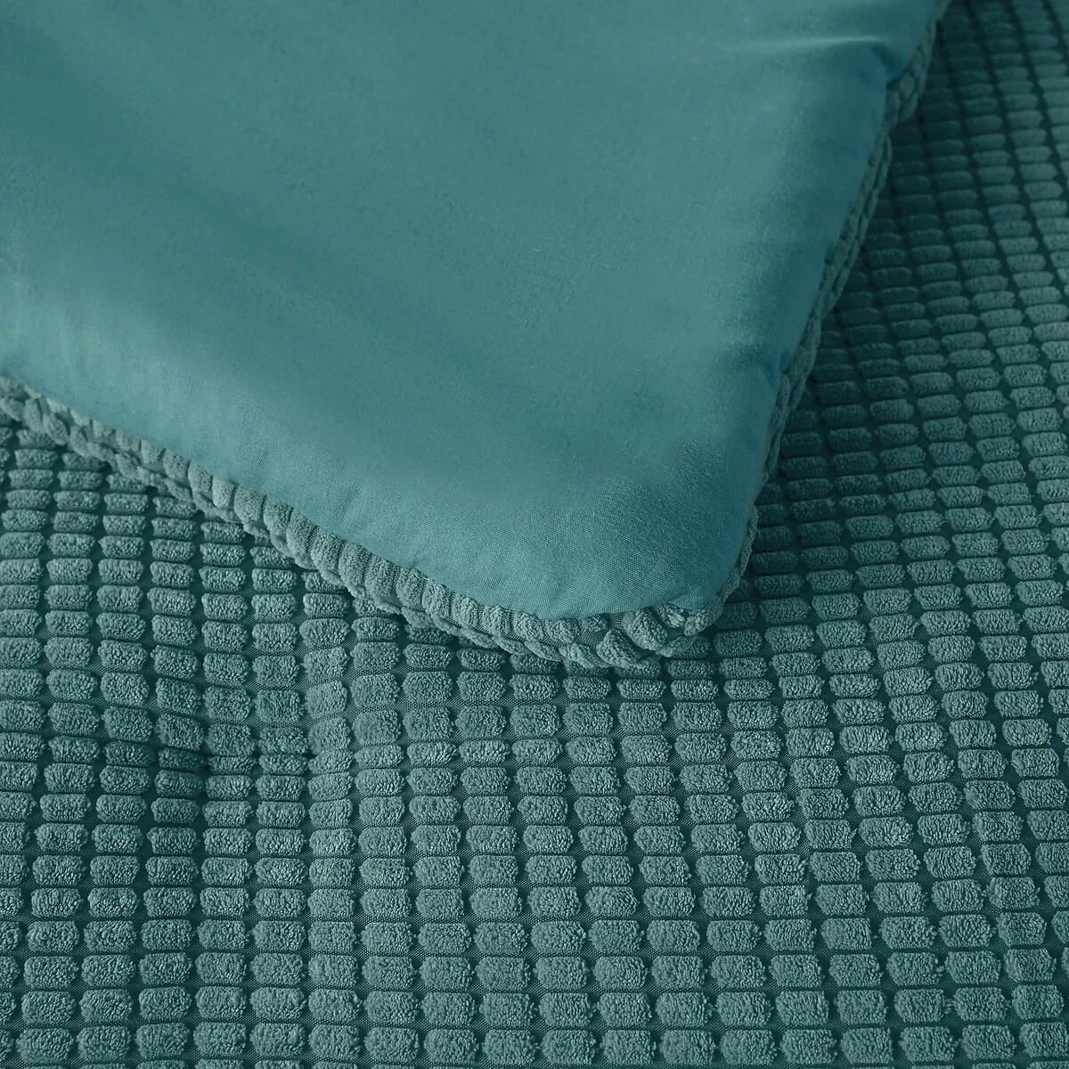 Fluffy Textured Bedspread – image 3