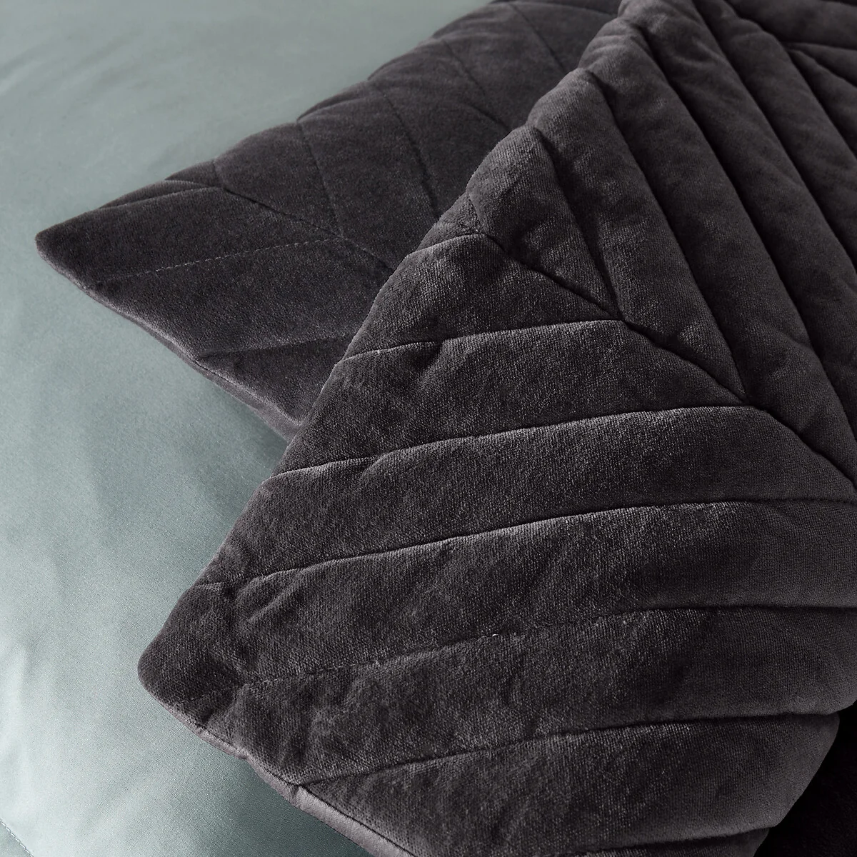 Milano Reversible Quilted Bedspread – image 2