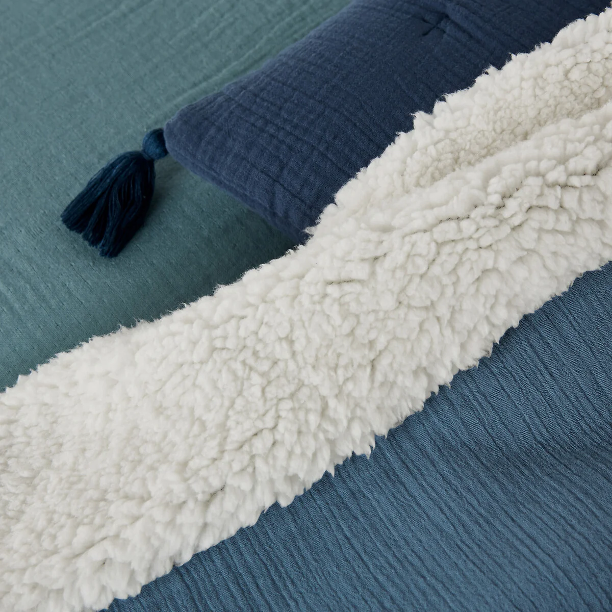 Kumla Plain Cotton Muslin & Fleece Bedspread – image 2