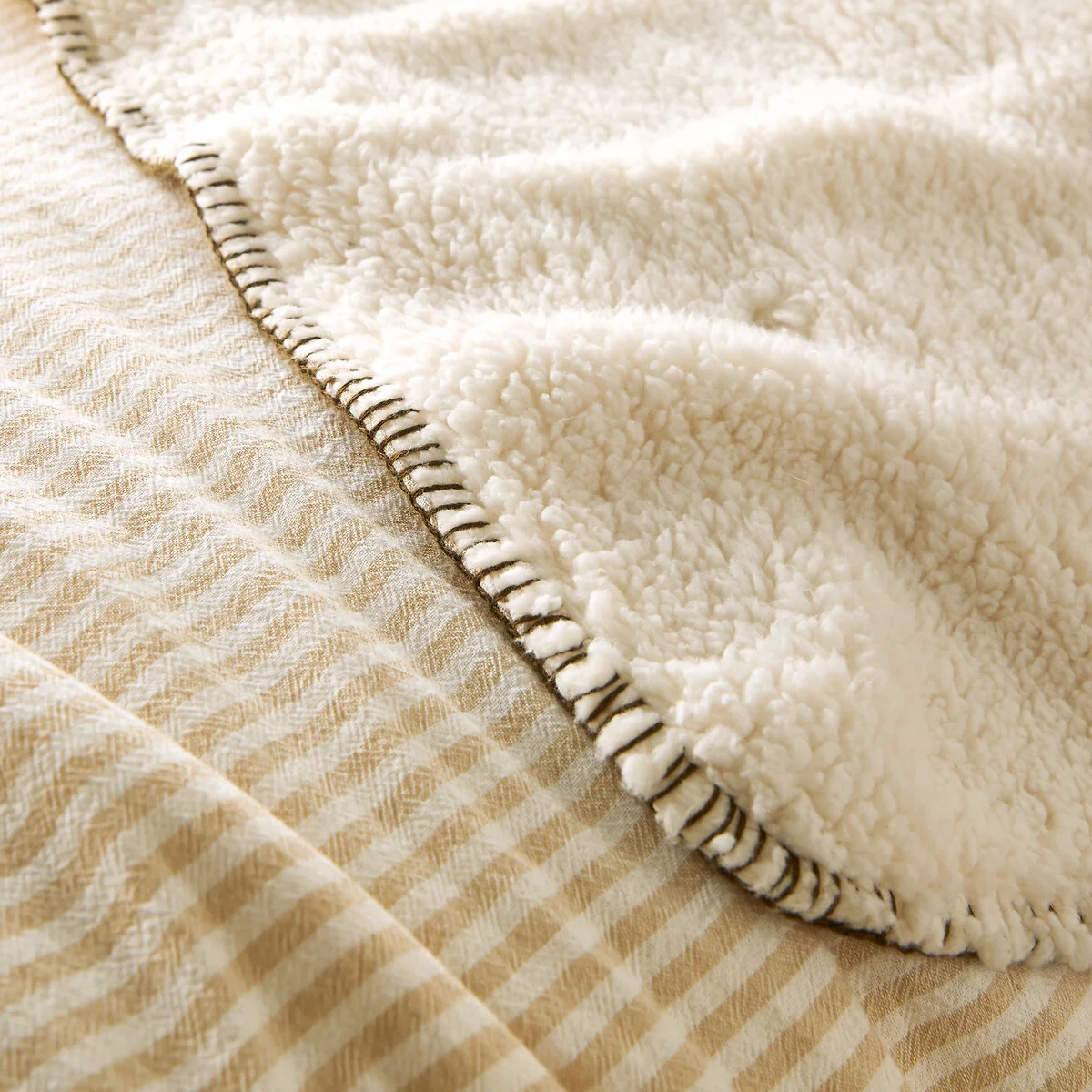 Anoti Child's Cotton & Fleece Bedspread – image 2