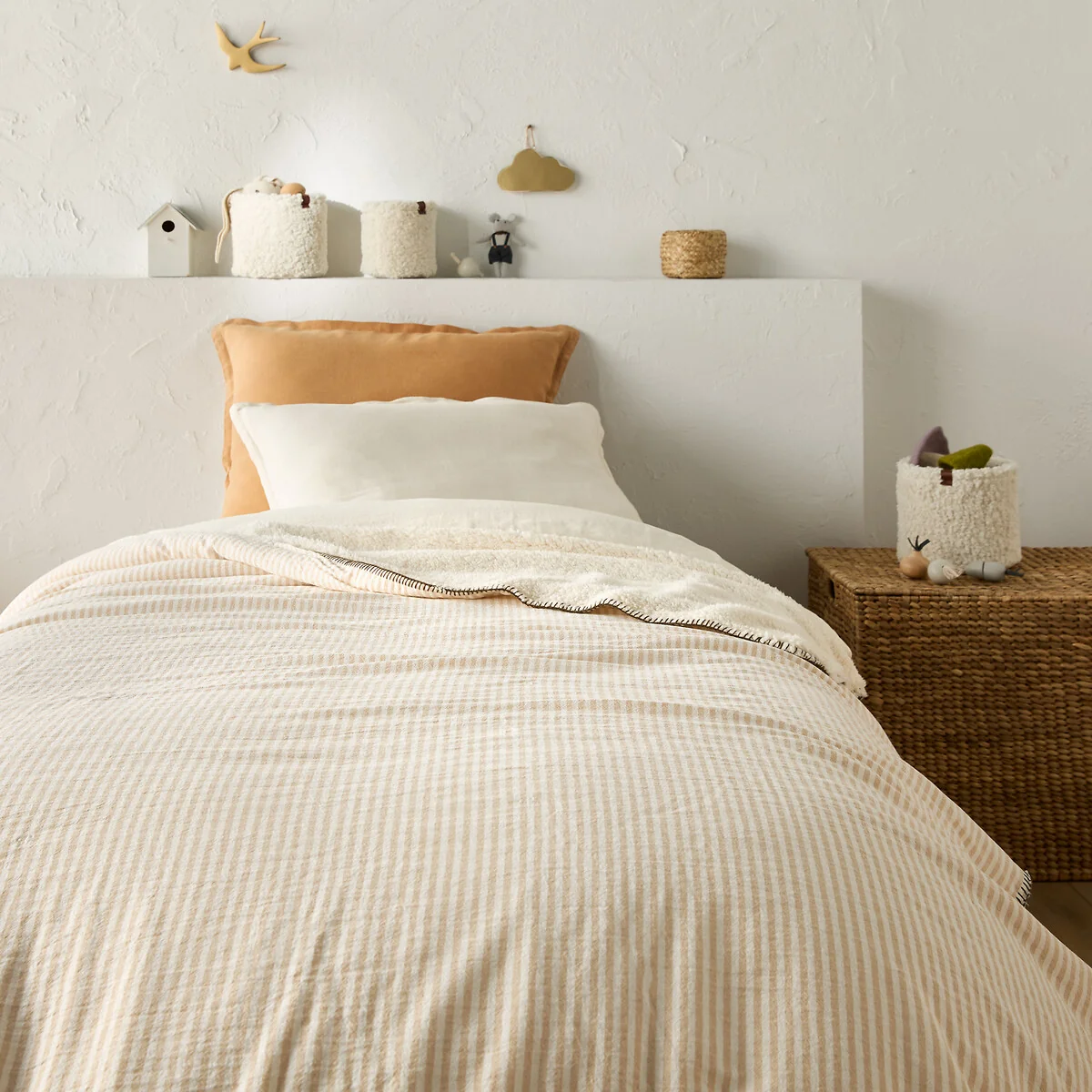 Anoti Child's Cotton & Fleece Bedspread – image 1