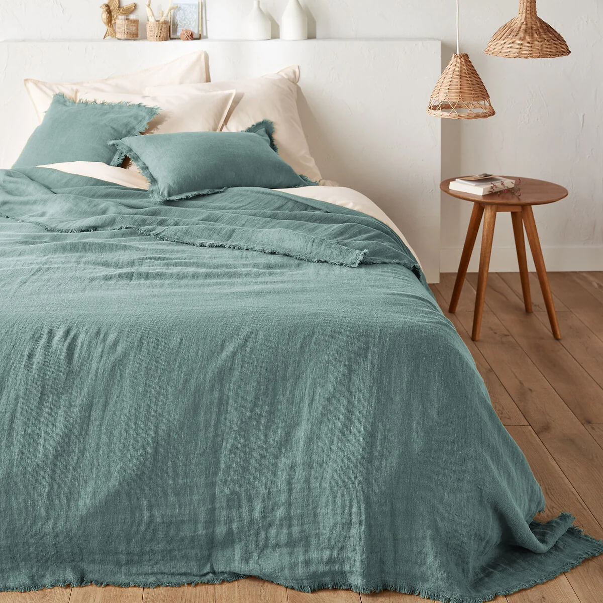 Linange Washed Linen Bedspread – image 1