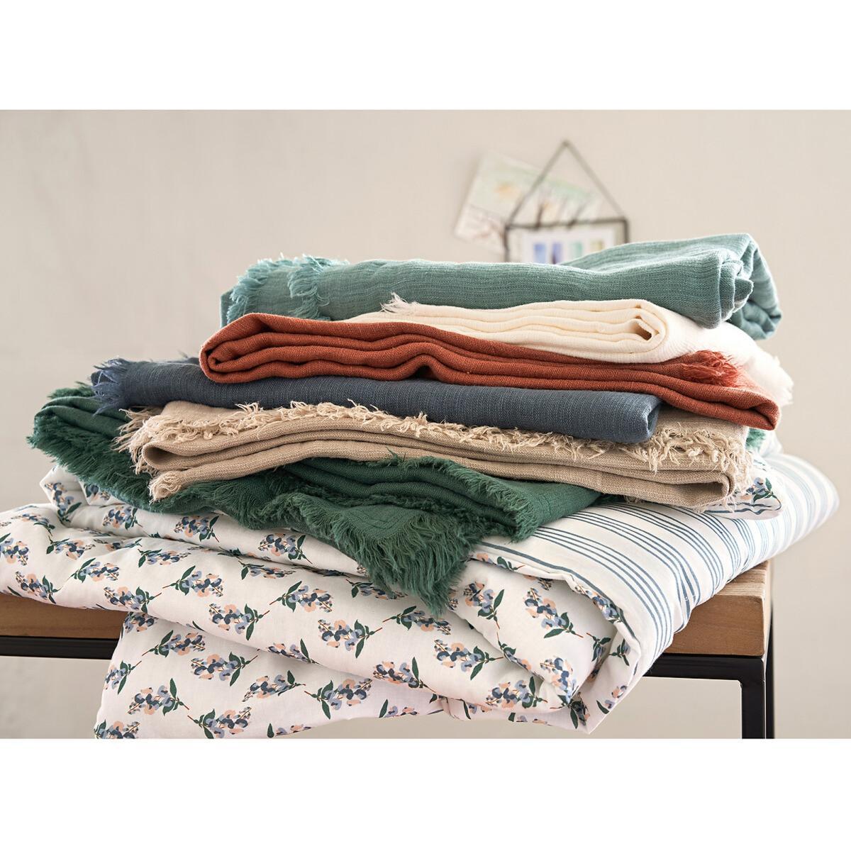 Jeanne Washed Cotton Patterned Quilt – image 4