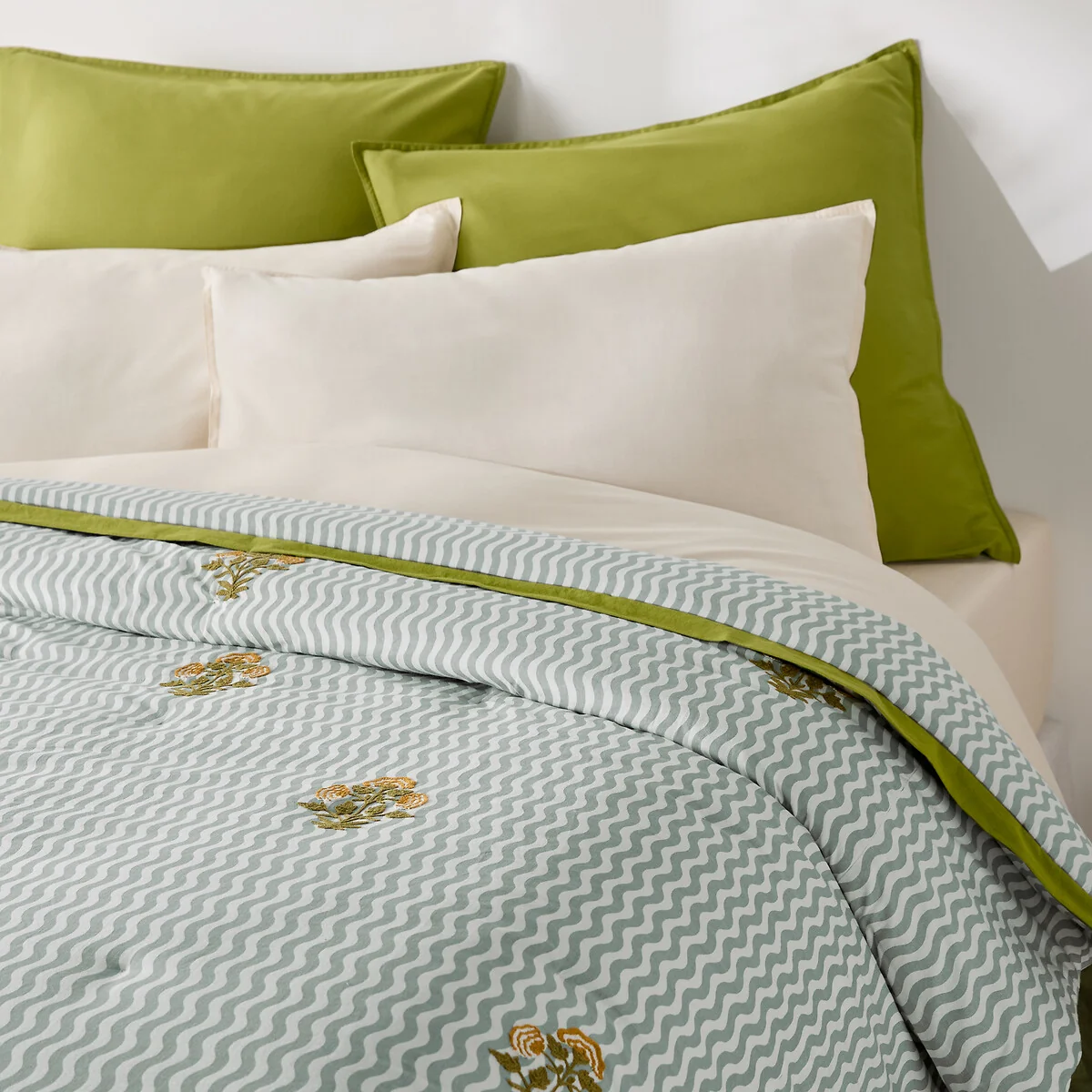 Jani Striped/Floral Embroidery Cotton Quilted Bedspread – image 3