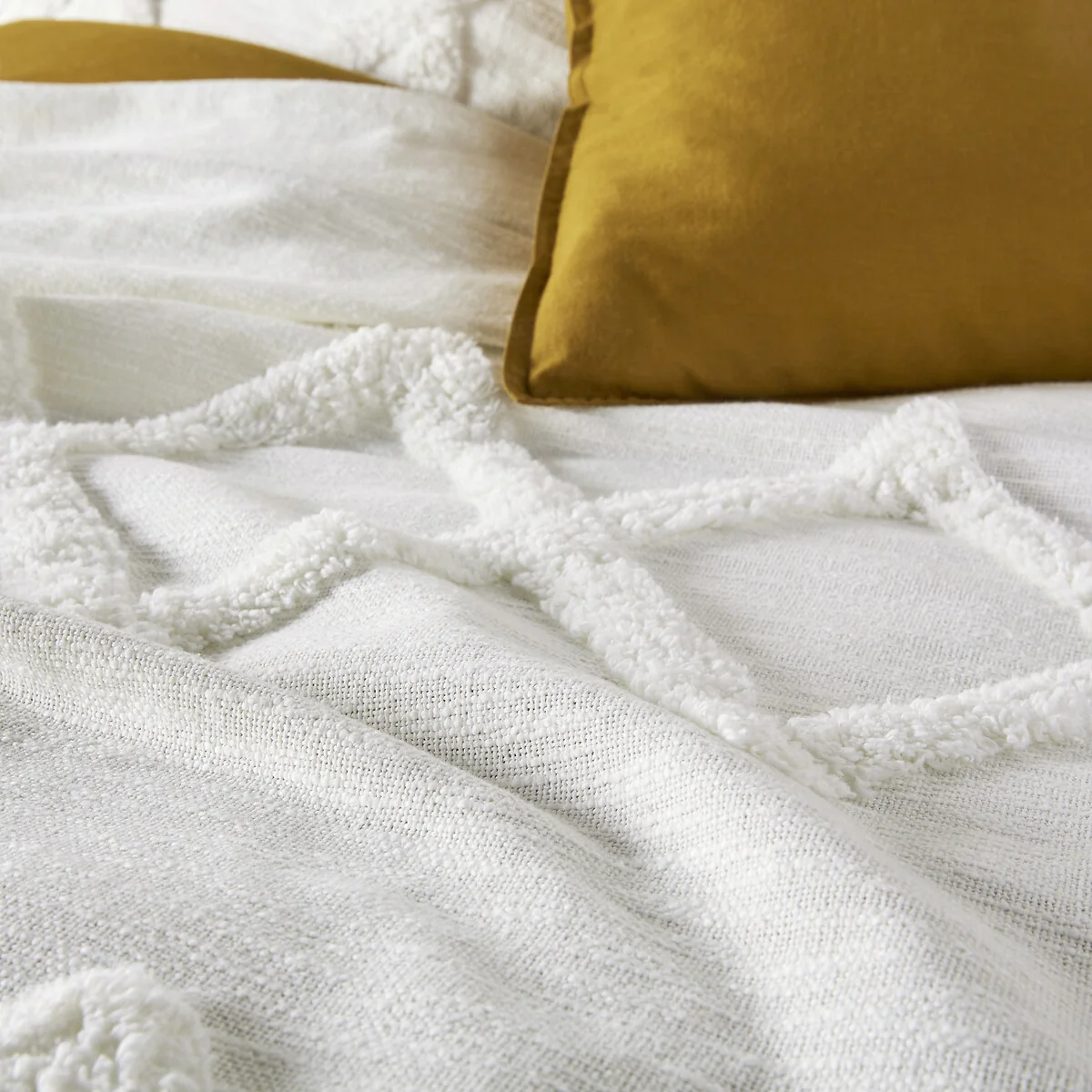Assa Tufted Cotton Bedspread – image 2