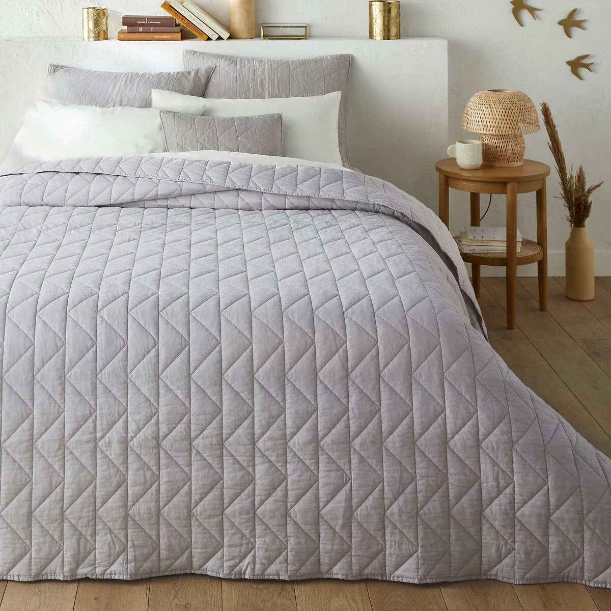 Scenario Zig Zag Quilted Throw Bedspread in Cotton