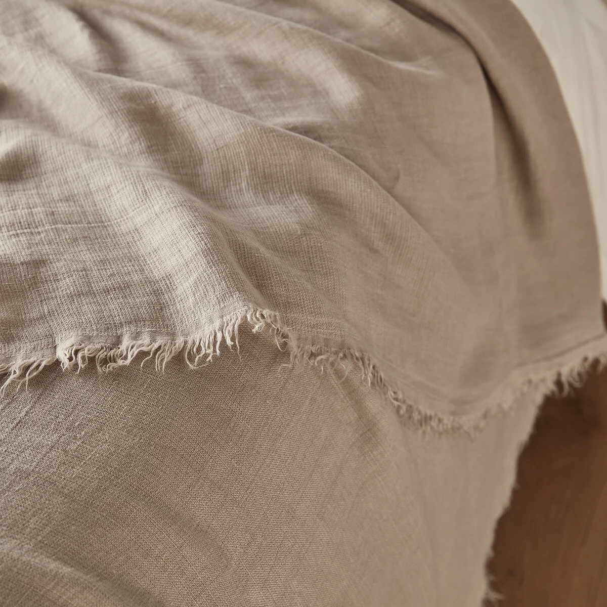 Linange Washed Linen Bedspread – image 3