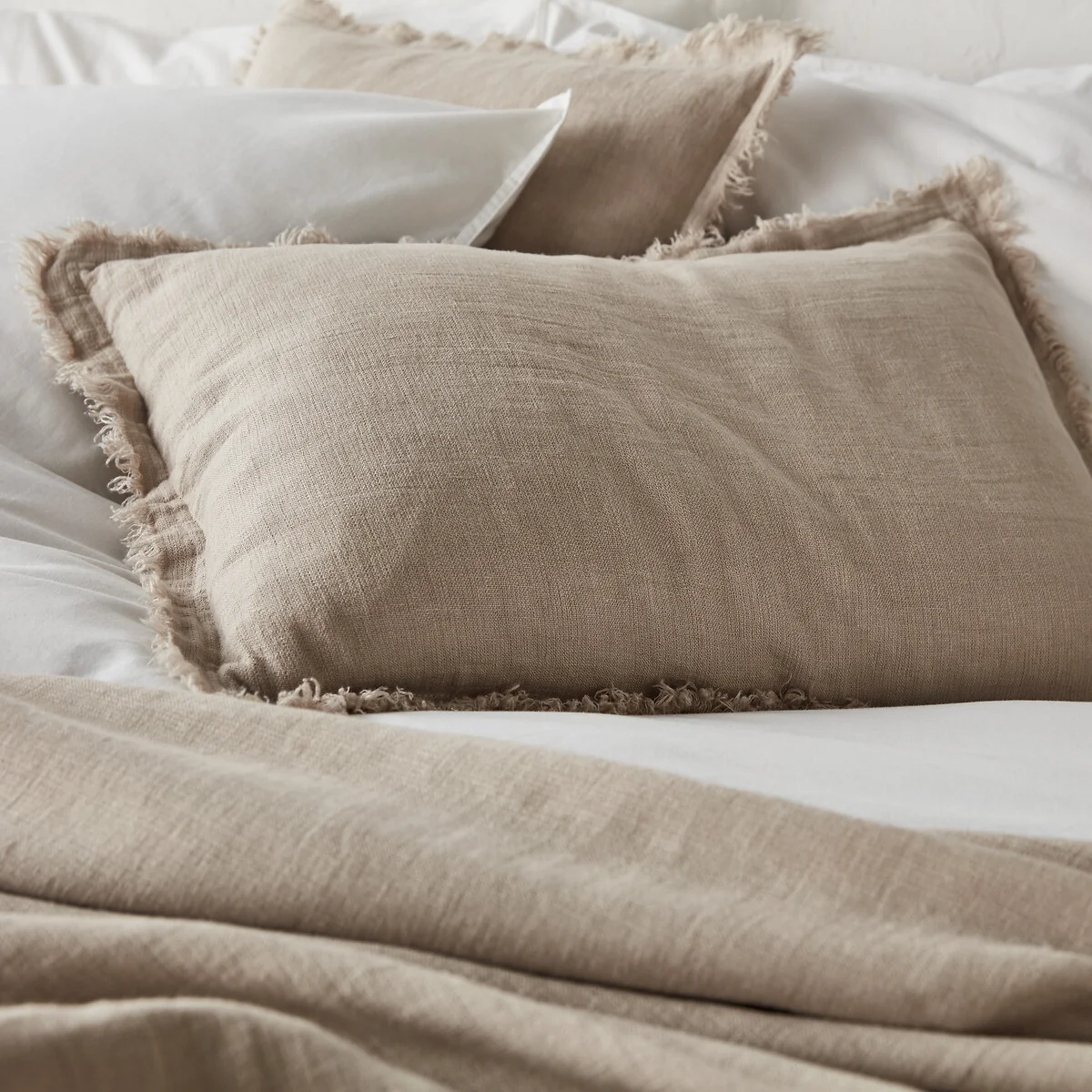 Linange Washed Linen Bedspread – image 4
