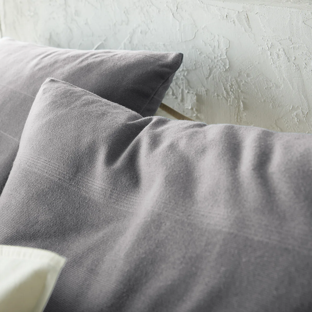 Nedo Fringed Bedspread – image 4