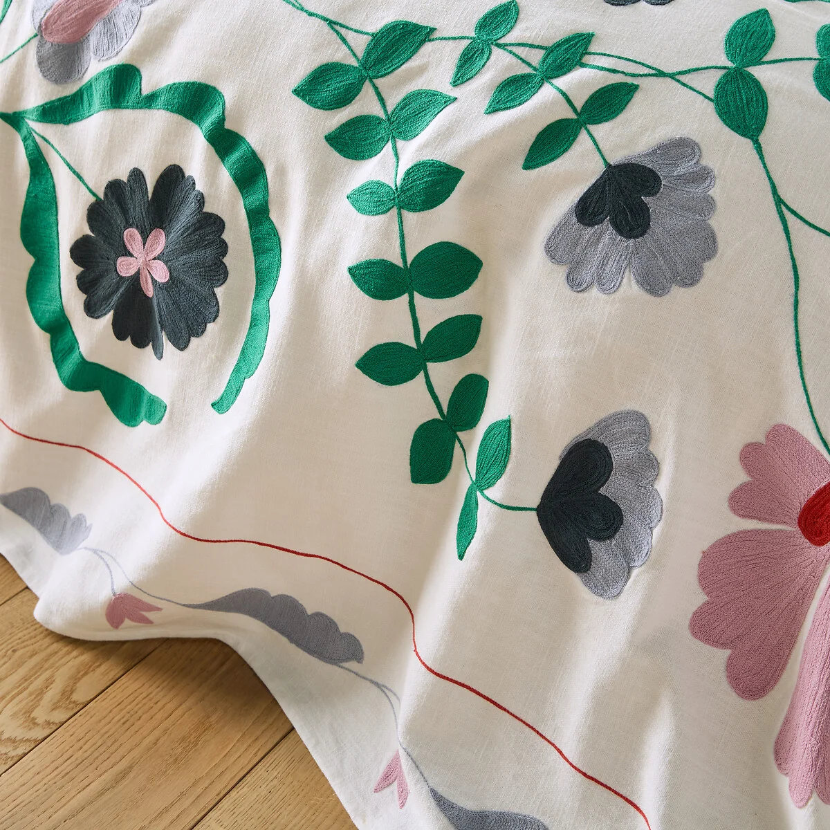 Antonie Embroidered Slub Cotton Bedspread – image 2