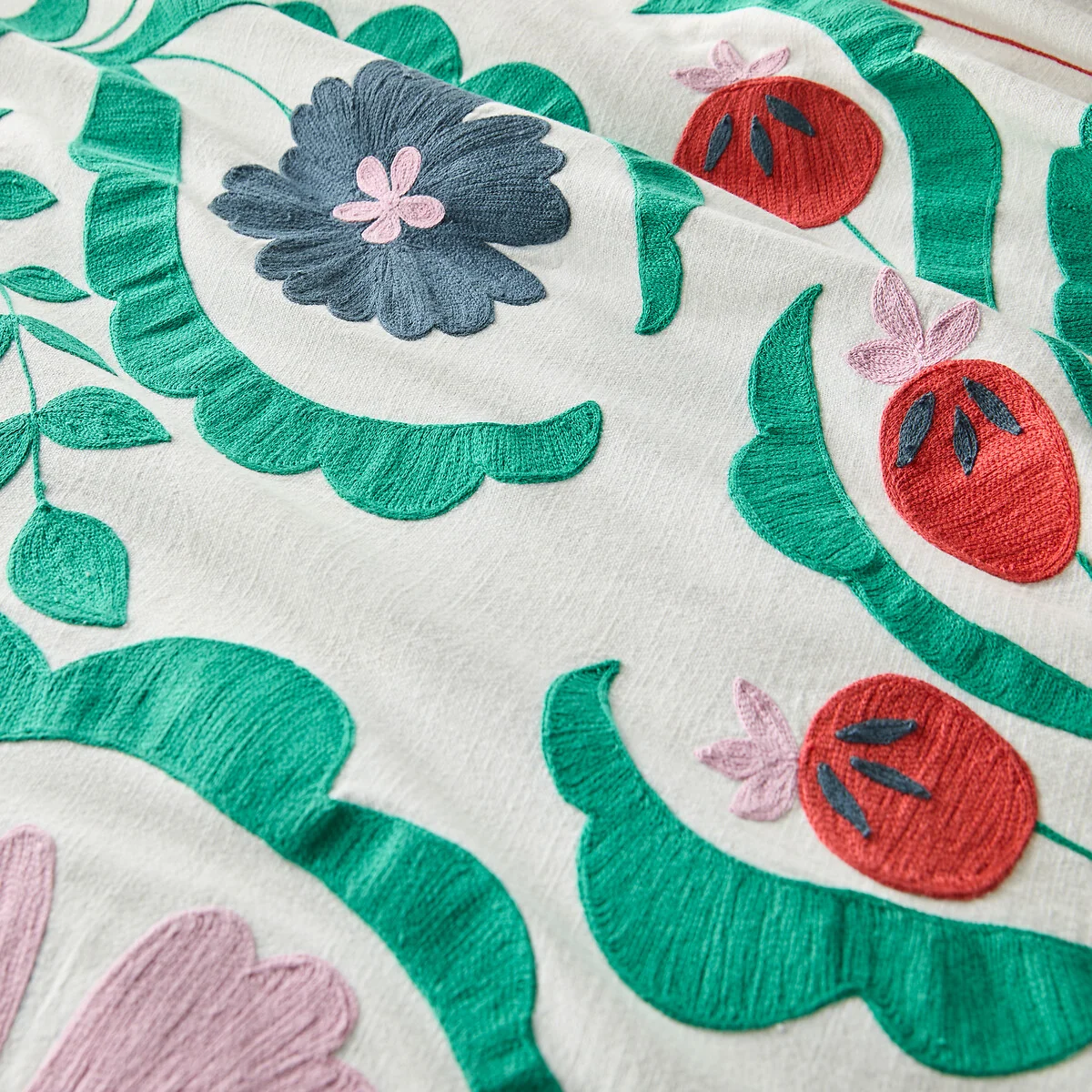 Antonie Embroidered Slub Cotton Bedspread – image 3