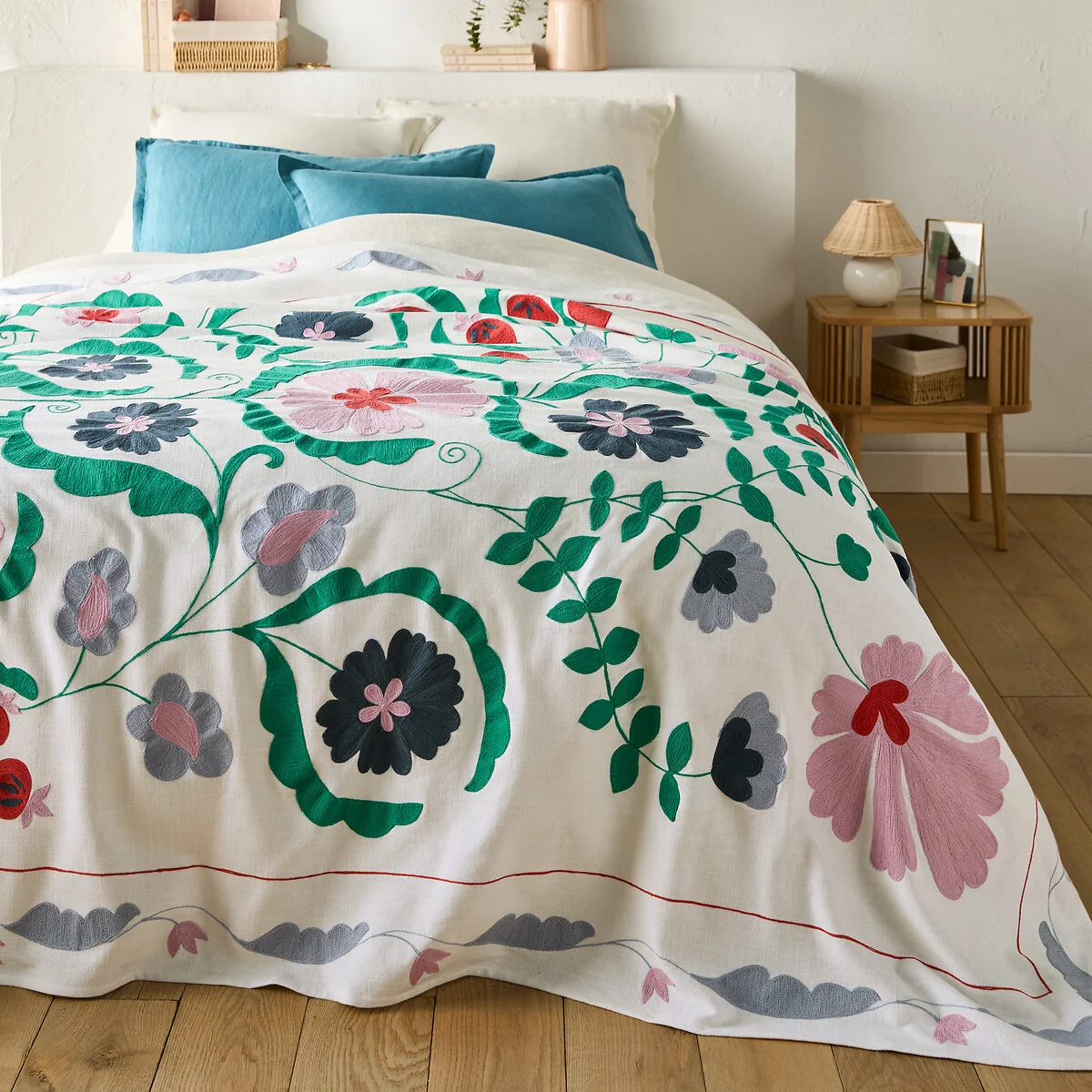 Antonie Embroidered Slub Cotton Bedspread – image 1