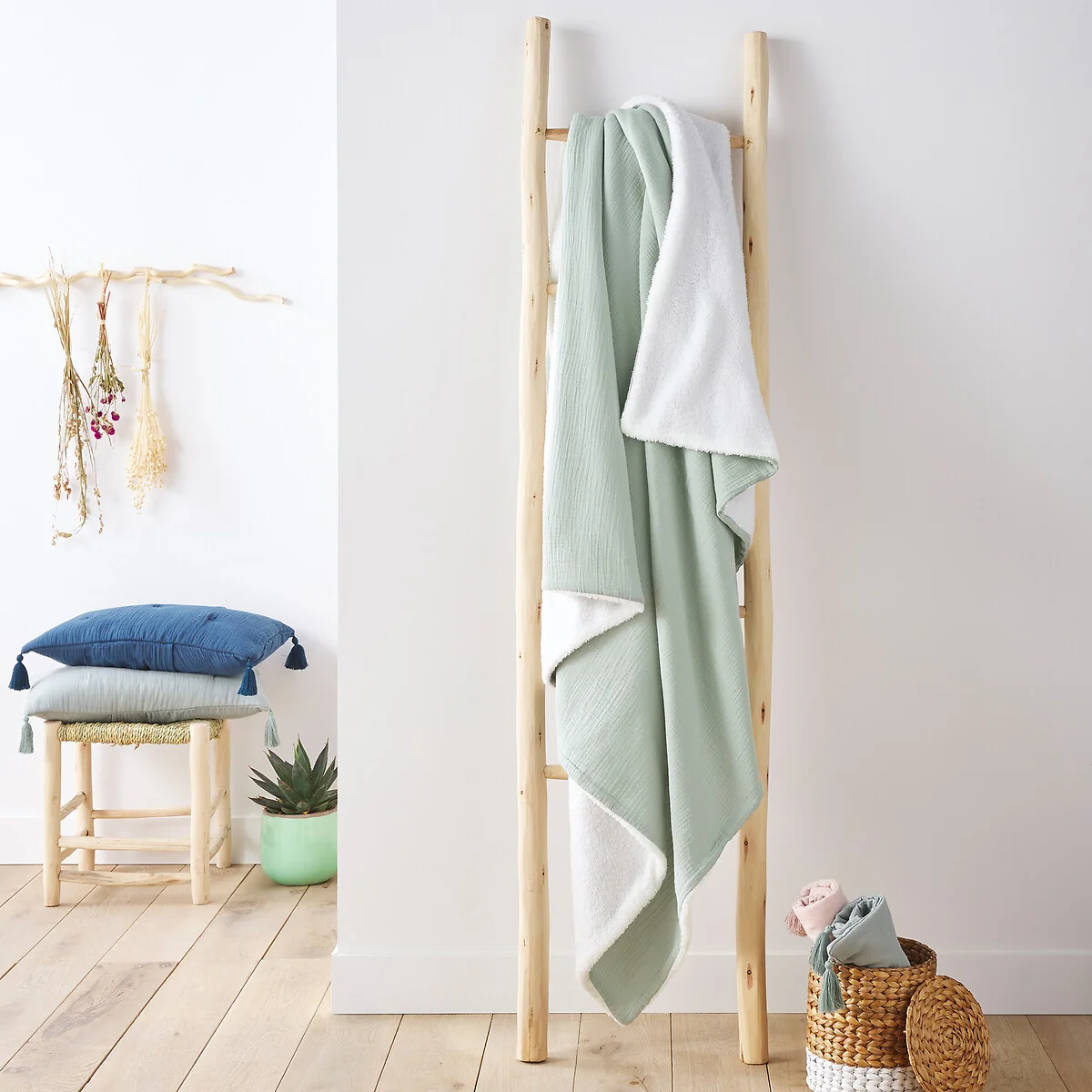 Kumla Cotton Muslin & Fleece Throw – image 1