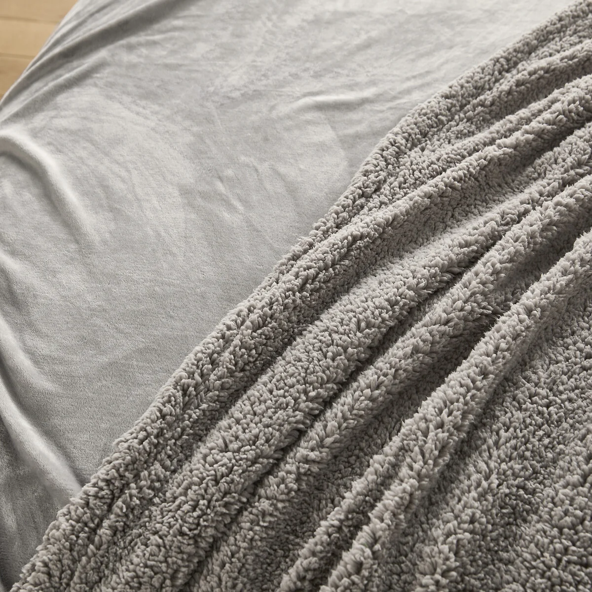 Maxine Fleece Bedspread – image 3