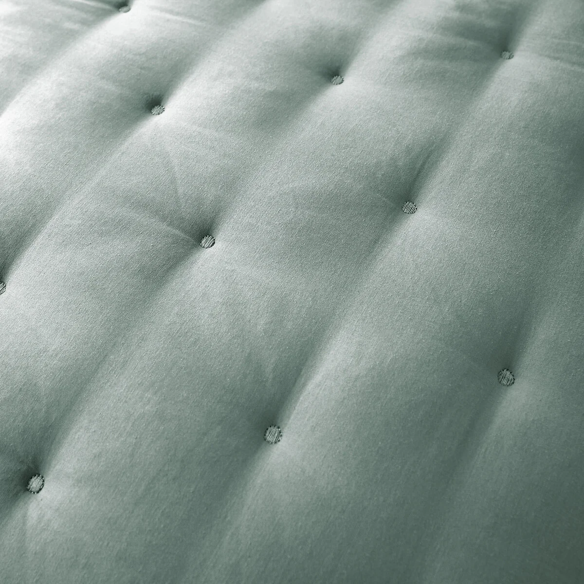 Aéri Embroidered Quilted Bedspread – image 4