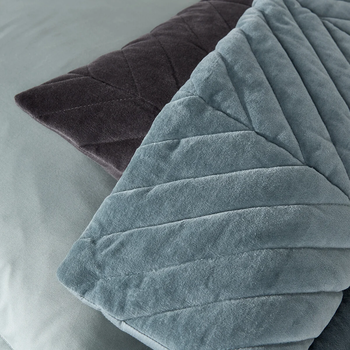 Milano Reversible Quilted Bedspread – image 2