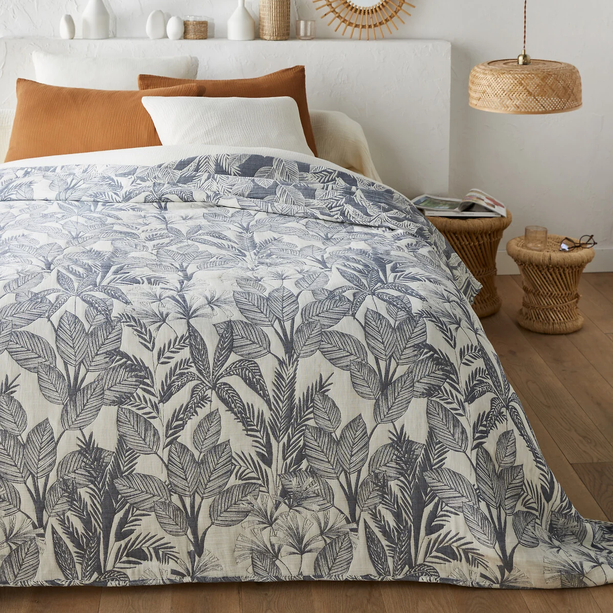 Siamang Reversible Jacquard Bedspread – image 2