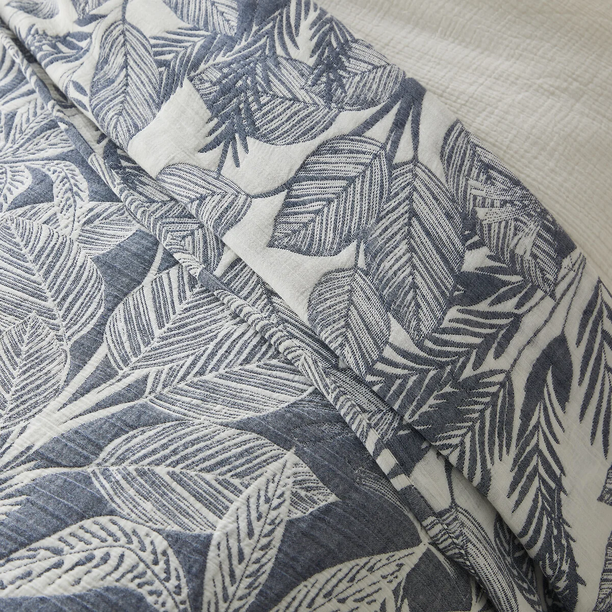 Siamang Reversible Jacquard Bedspread – image 3