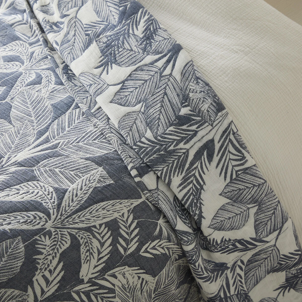 Siamang Reversible Jacquard Bedspread – image 4