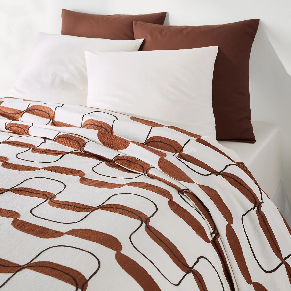 Nati Embroidered Cotton Bedspread – image 3