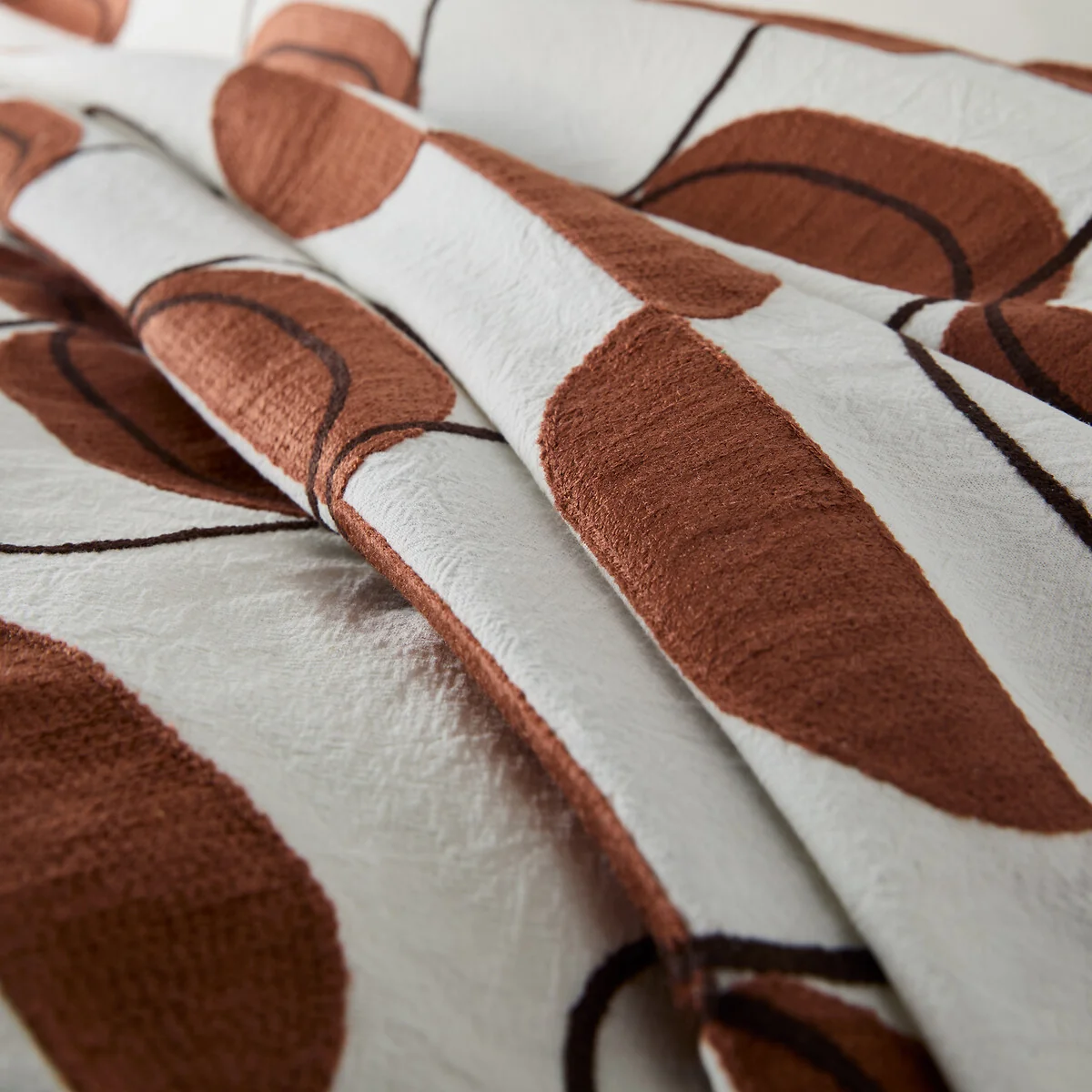 Nati Embroidered Cotton Bedspread – image 4