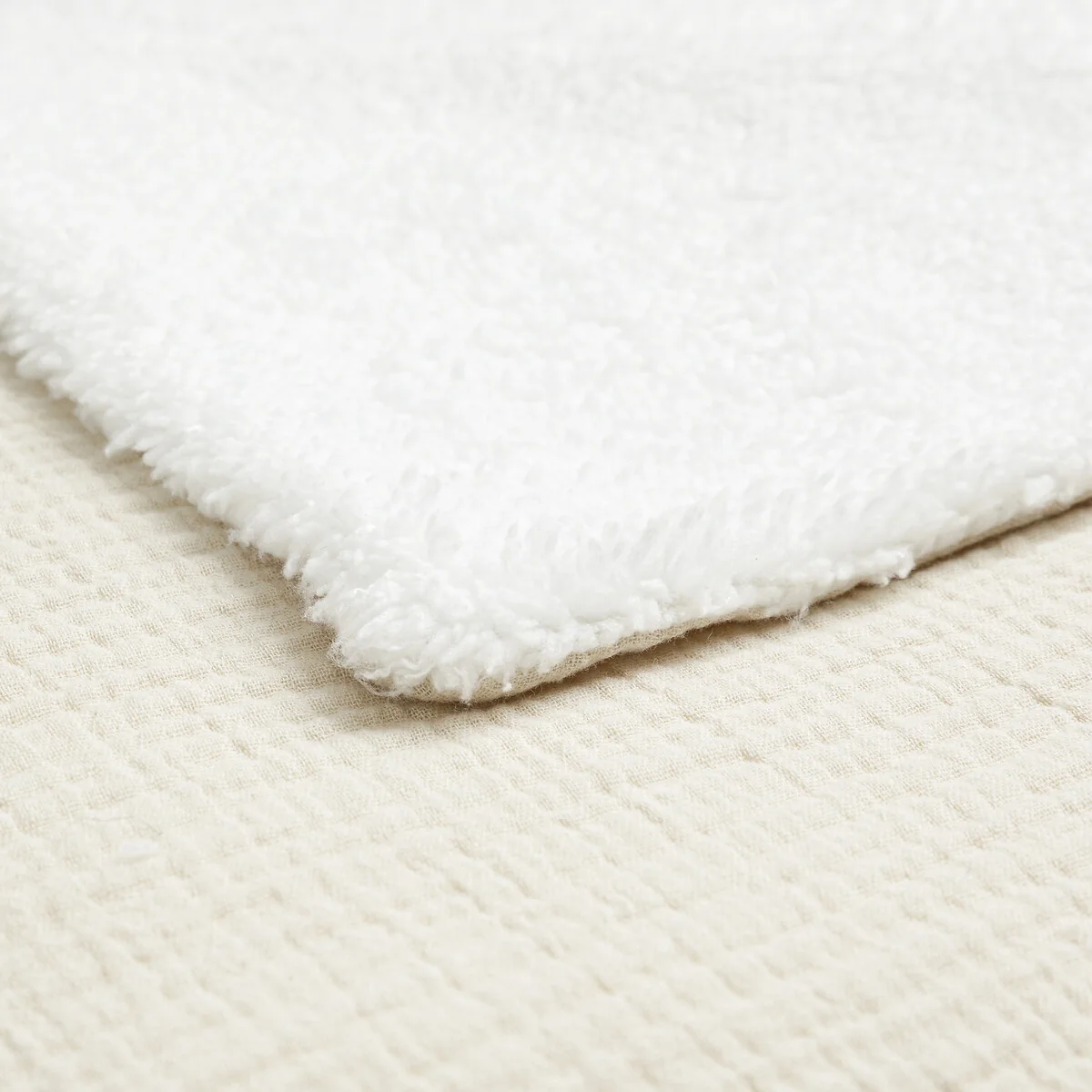 Kumla Cotton Muslin & Fleece Throw – image 4