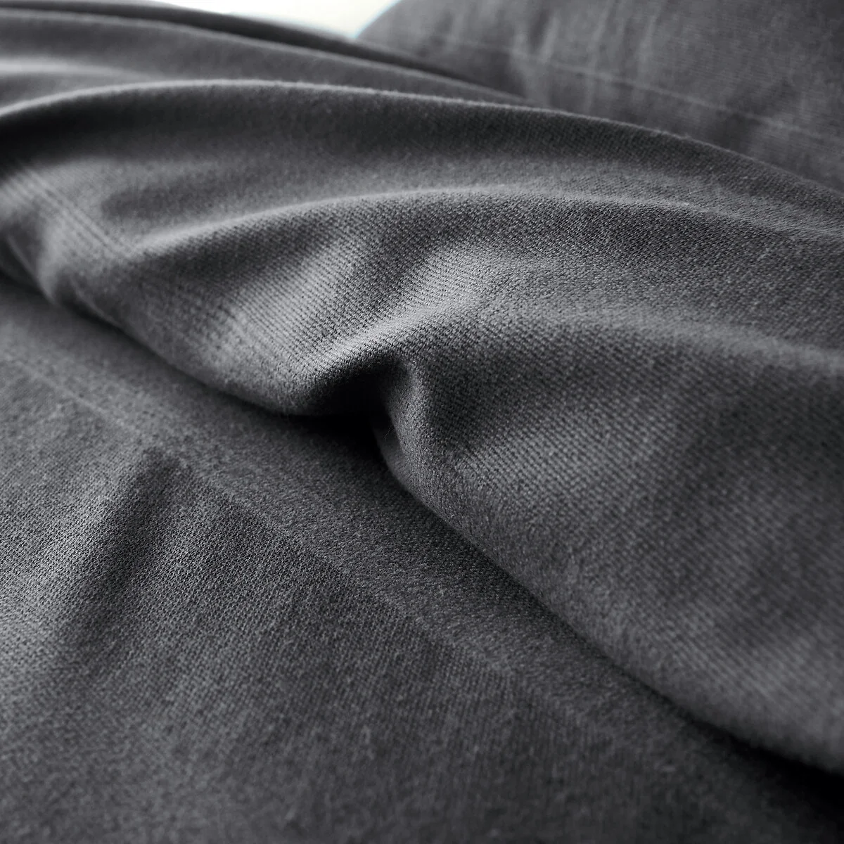 Nedo Fringed Bedspread – image 3