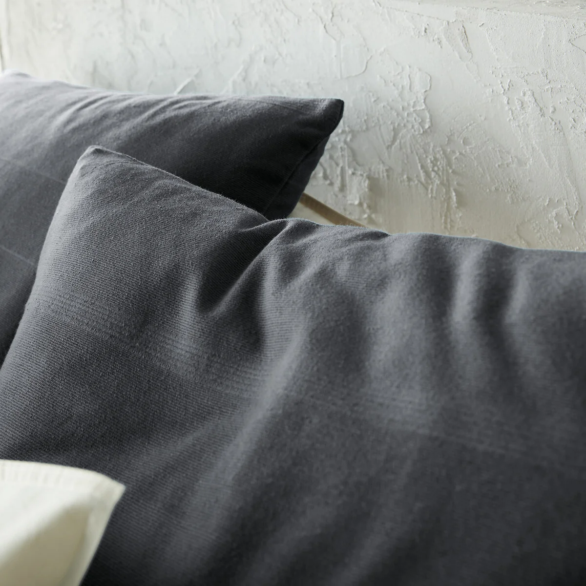 Nedo Fringed Bedspread – image 5