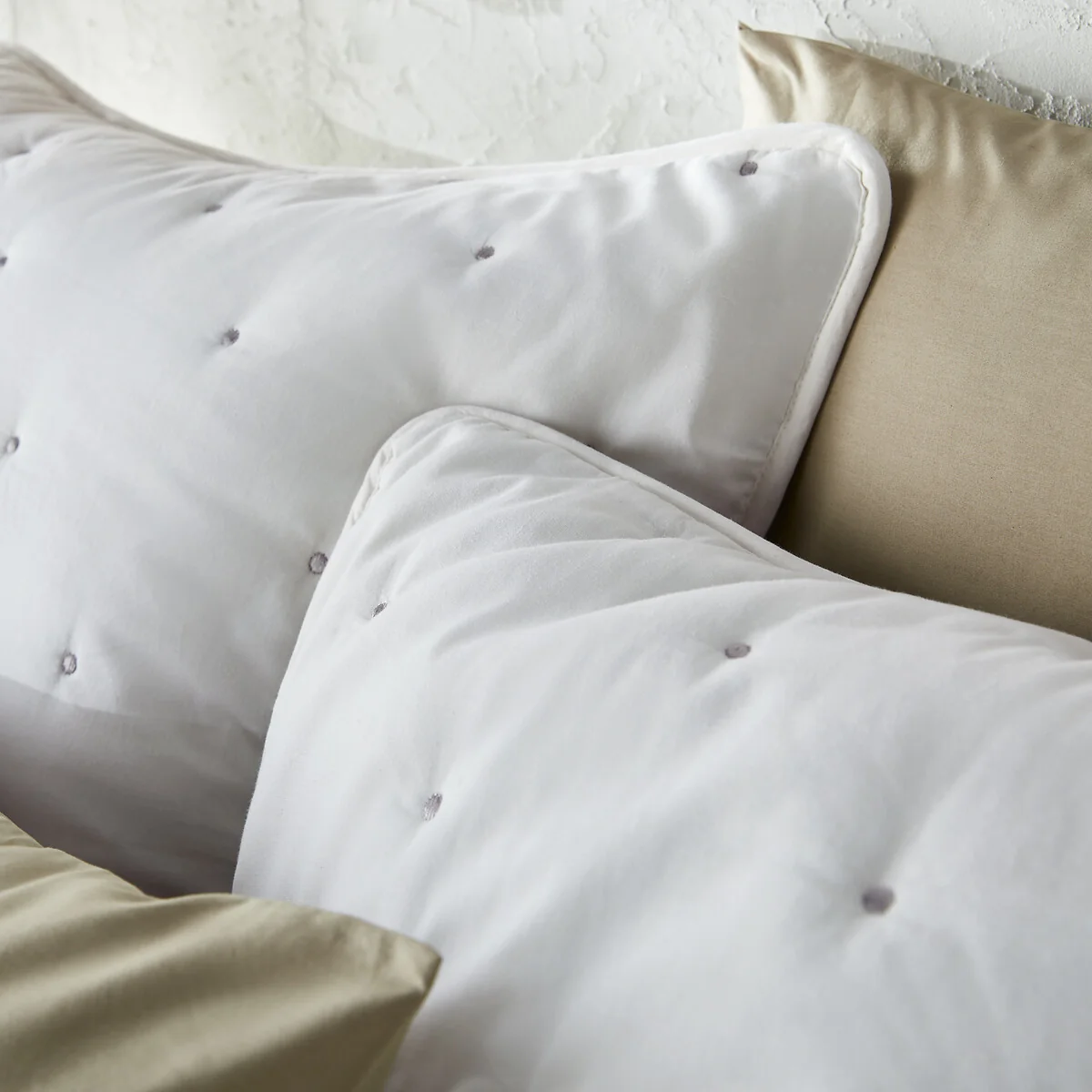 Aeri Embroidered Bedspread – image 5