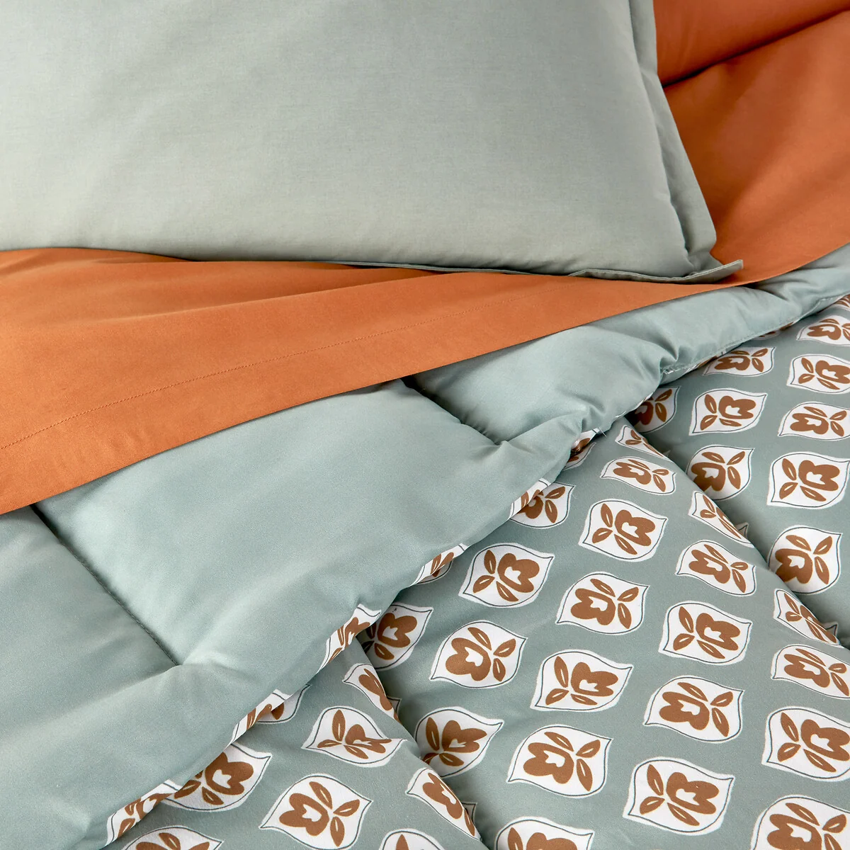 Cilou Graphic Microfibre Bedspread – image 2