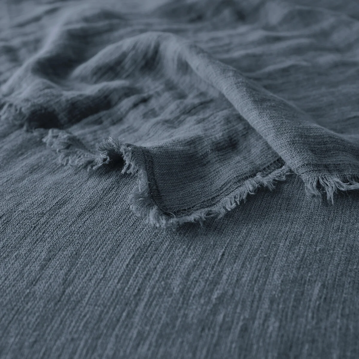 Linange Washed Linen Bedspread – image 2