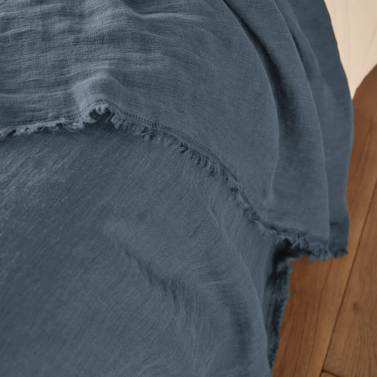 Linange Washed Linen Bedspread – image 3