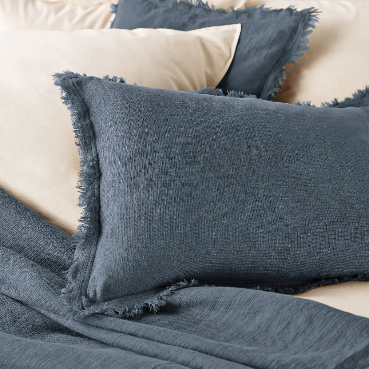 Linange Washed Linen Bedspread – image 4