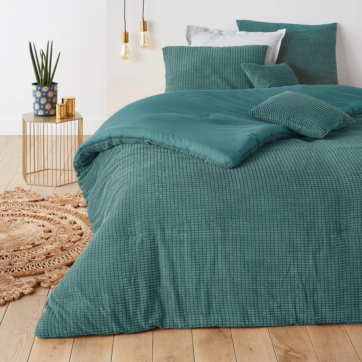 Fluffy Textured Bedspread – image 2