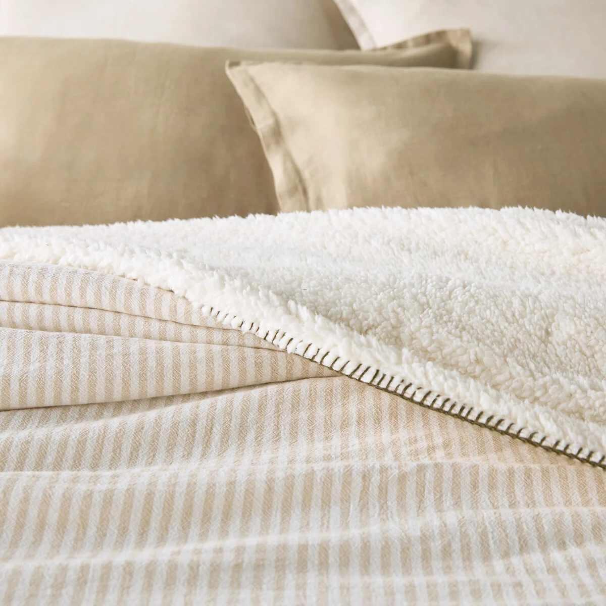 Anoti Cotton & Fleece Bedspread – image 3