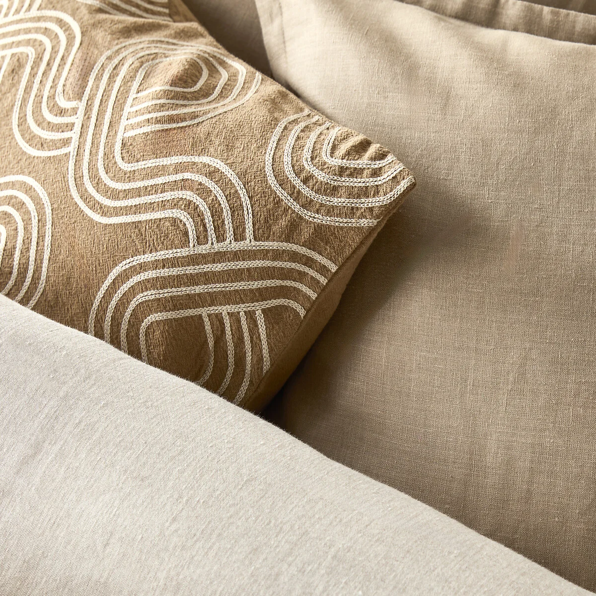Belby Embroidered 100% Cotton Bedspread – image 3