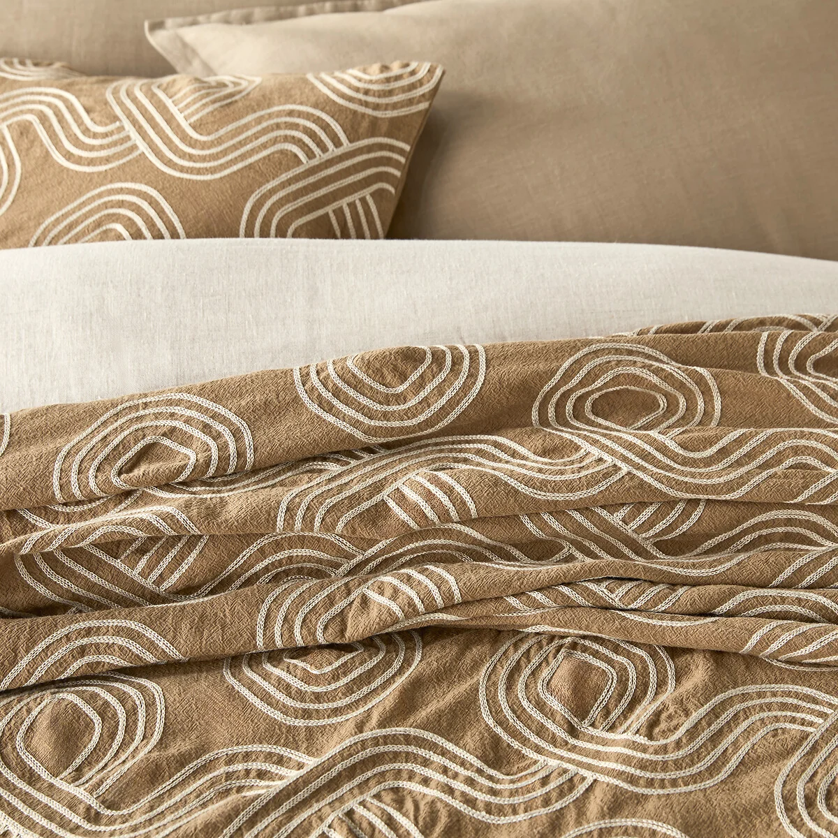 Belby Embroidered 100% Cotton Bedspread – image 4