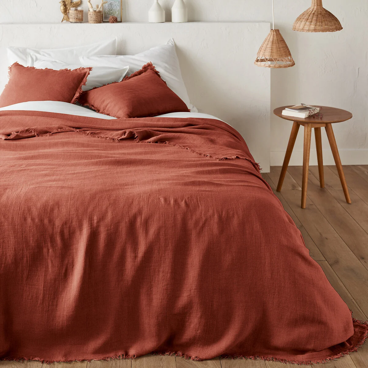 Linange Washed Linen Bedspread – image 2