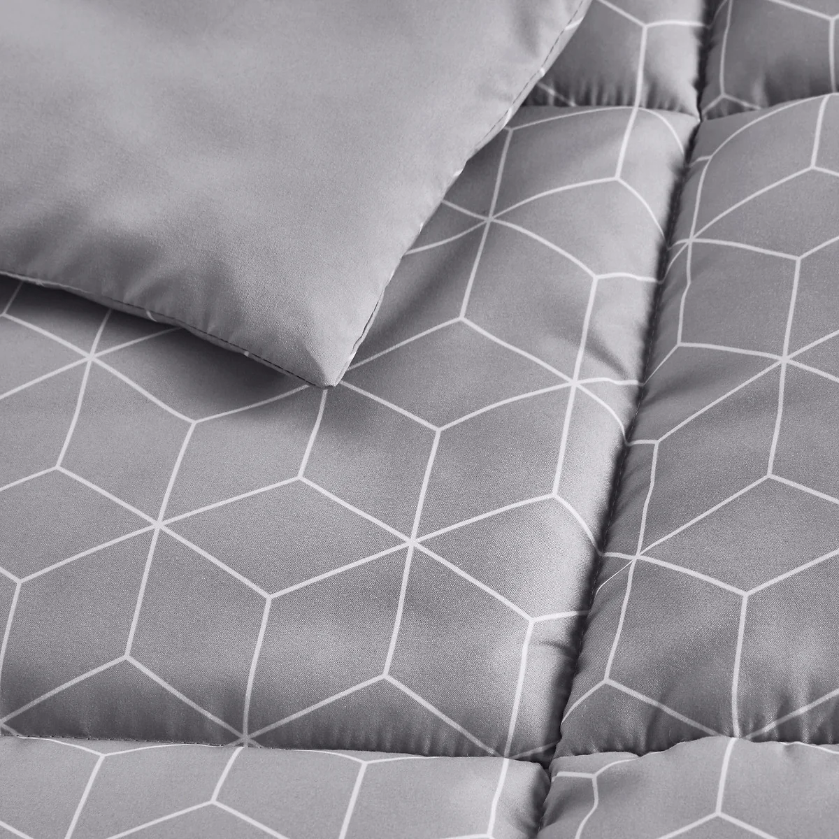 Decio Geometric Microfibre Bedspread – image 2