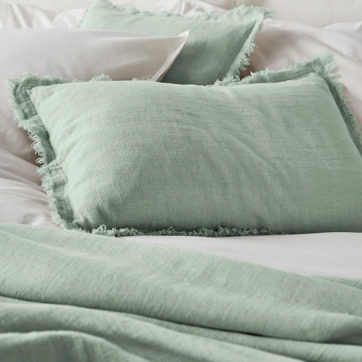 Linange Washed Linen Bedspread – image 4