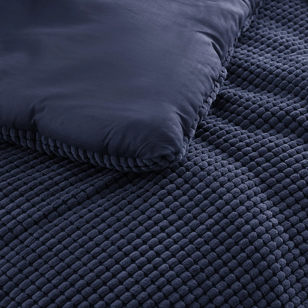 Fluffy Textured Bedspread – image 2