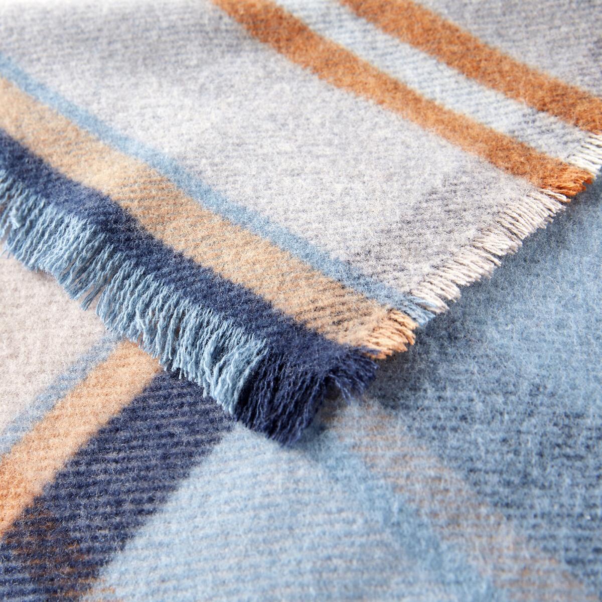 Aukland Wool Blend Blanket with Tartan Pattern – image 2