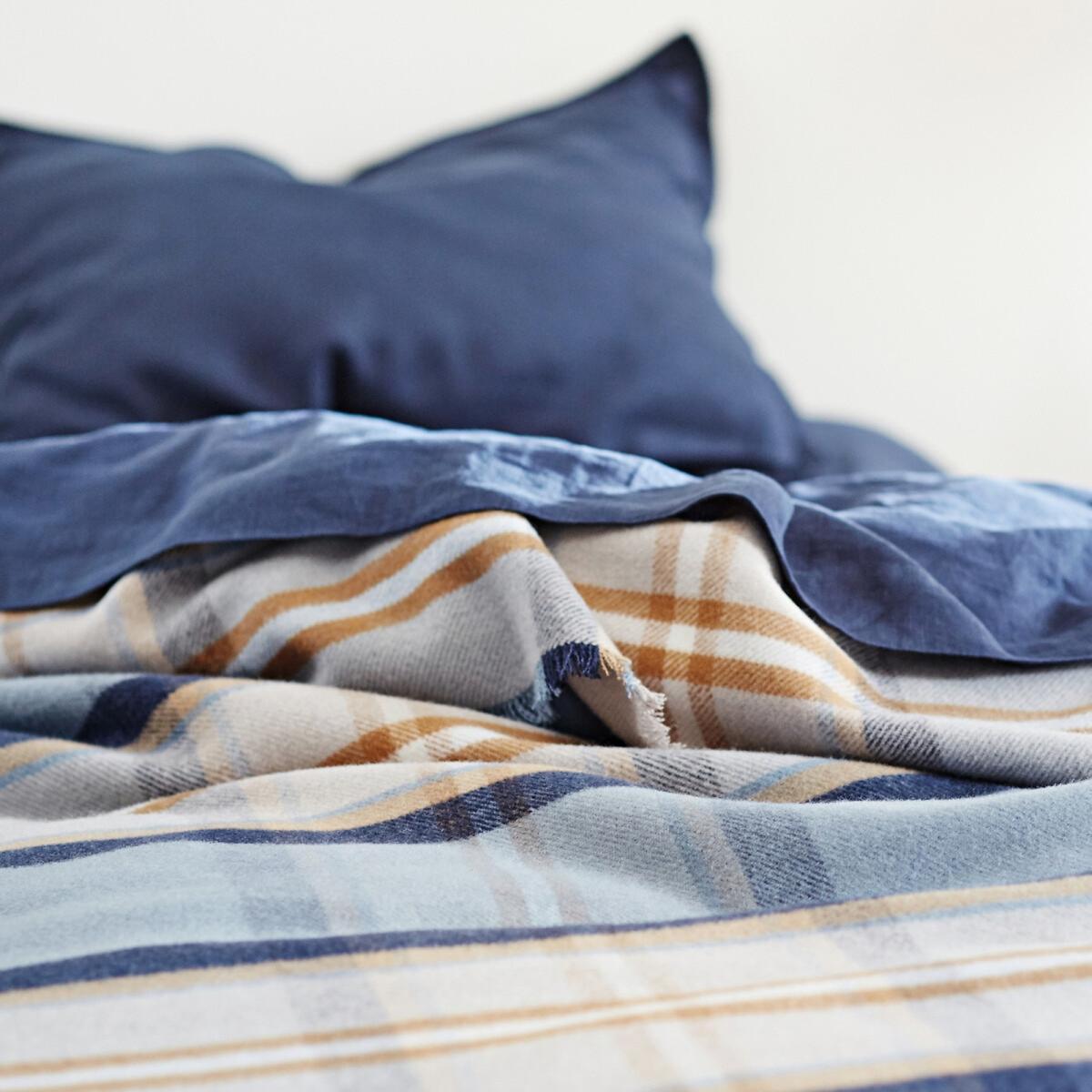 Aukland Wool Blend Blanket with Tartan Pattern – image 3
