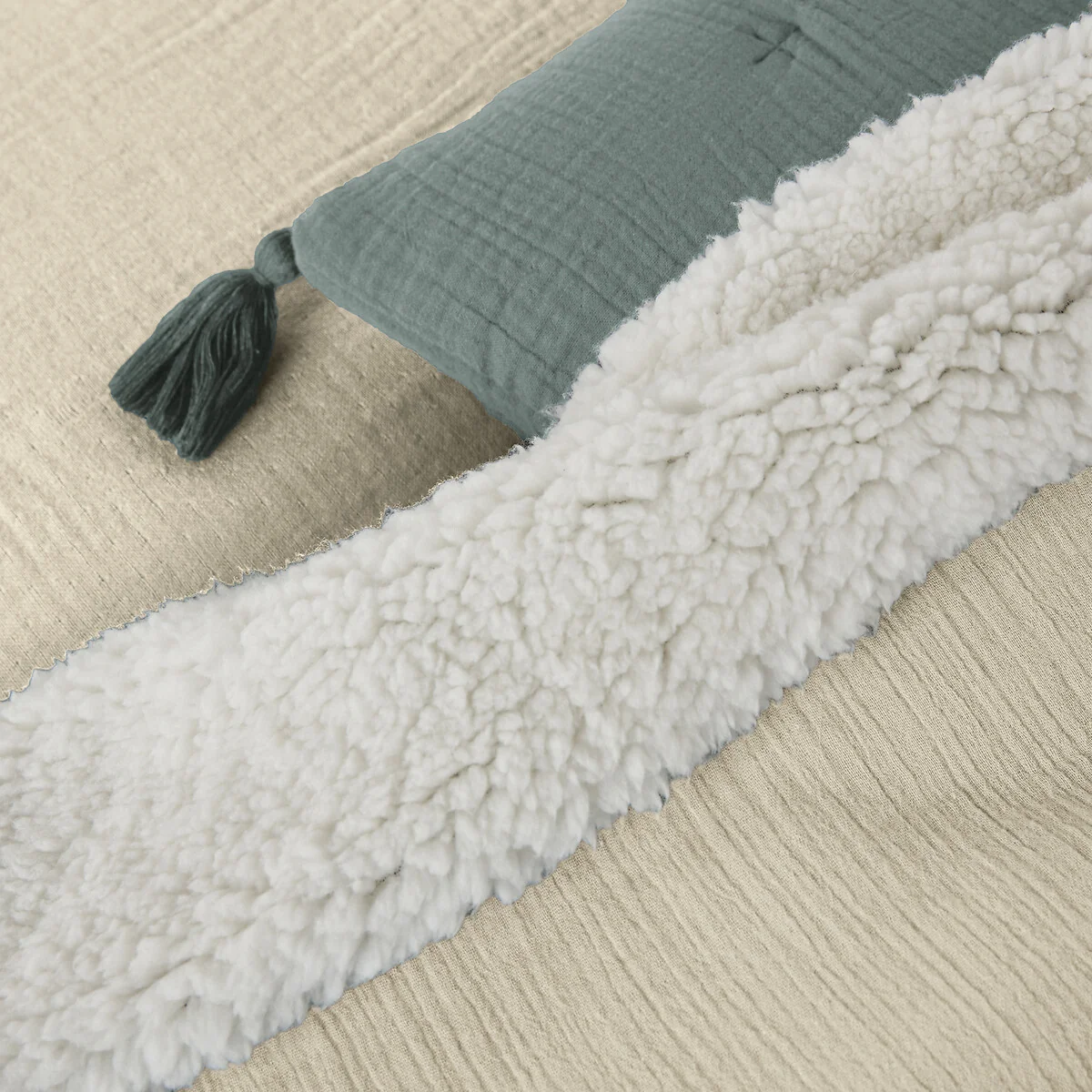 Kumla Plain Cotton Muslin & Fleece Bedspread – image 2