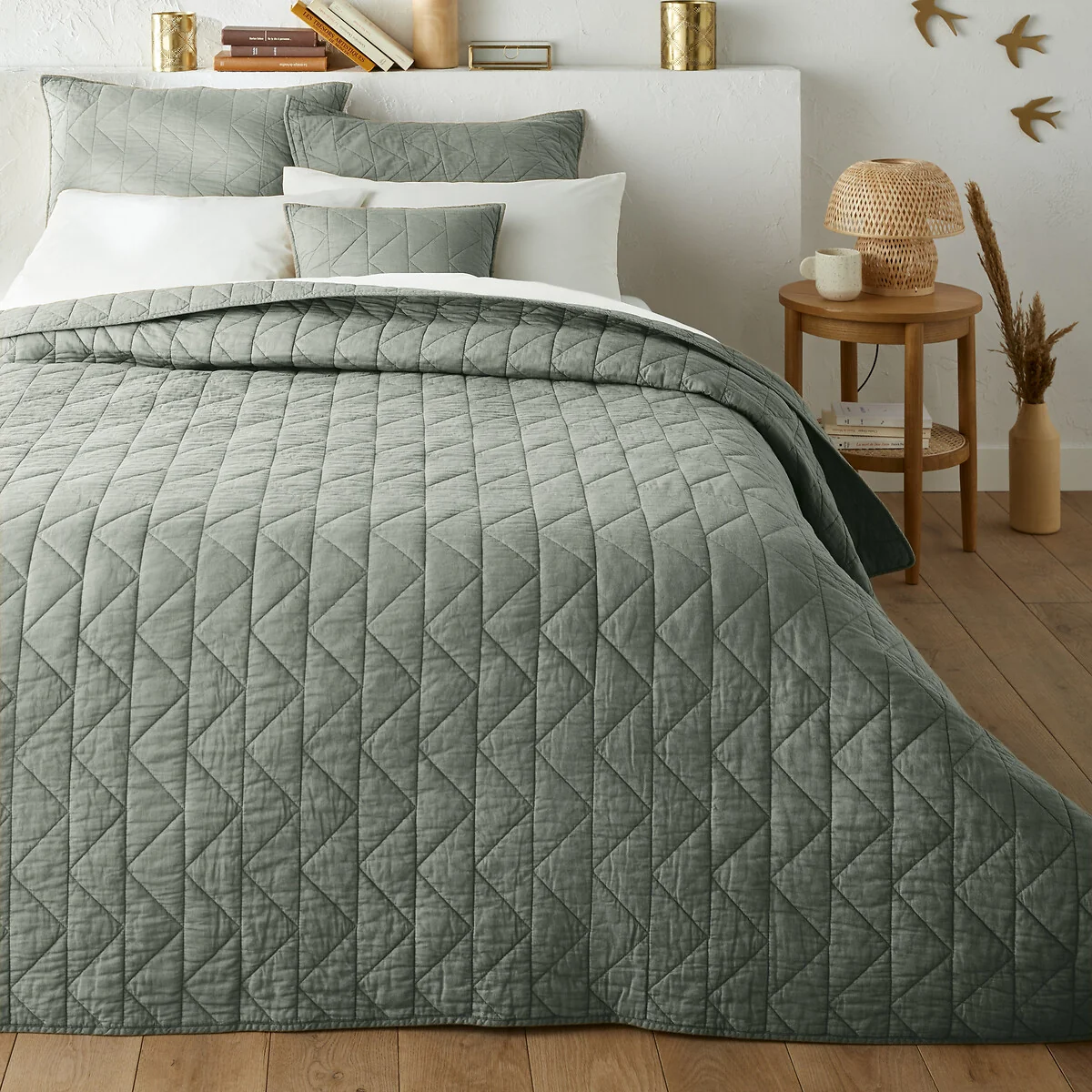 Scenario Zig Zag Quilted Throw Bedspread in Cotton