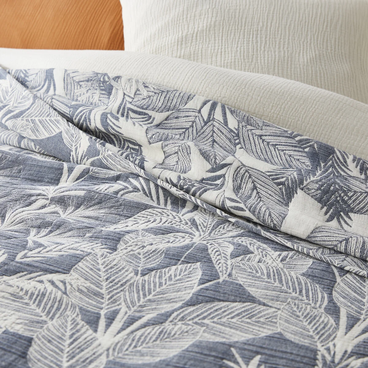Siamang Reversible Jacquard Bedspread – image 5