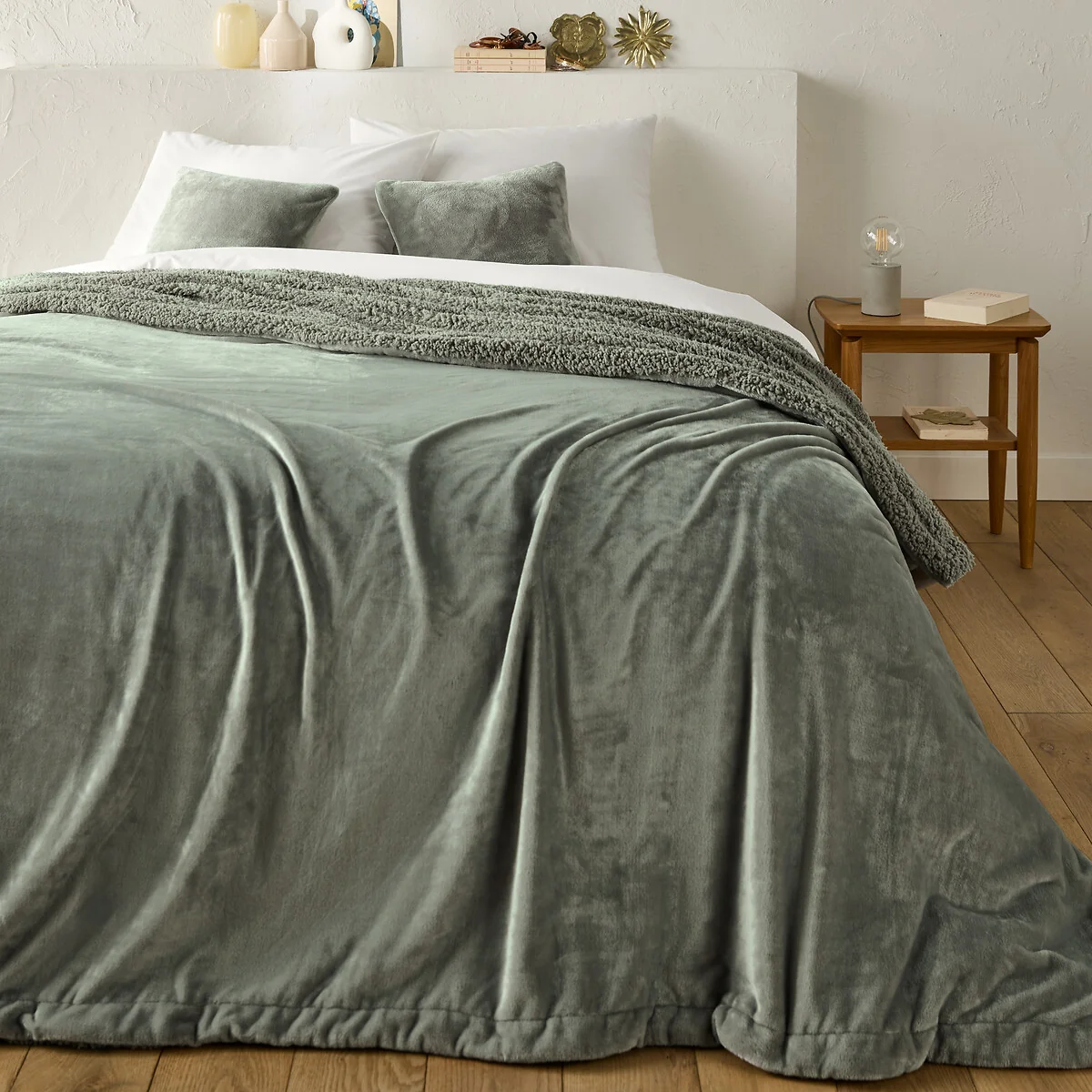 Maxine Fleece Bedspread – image 1