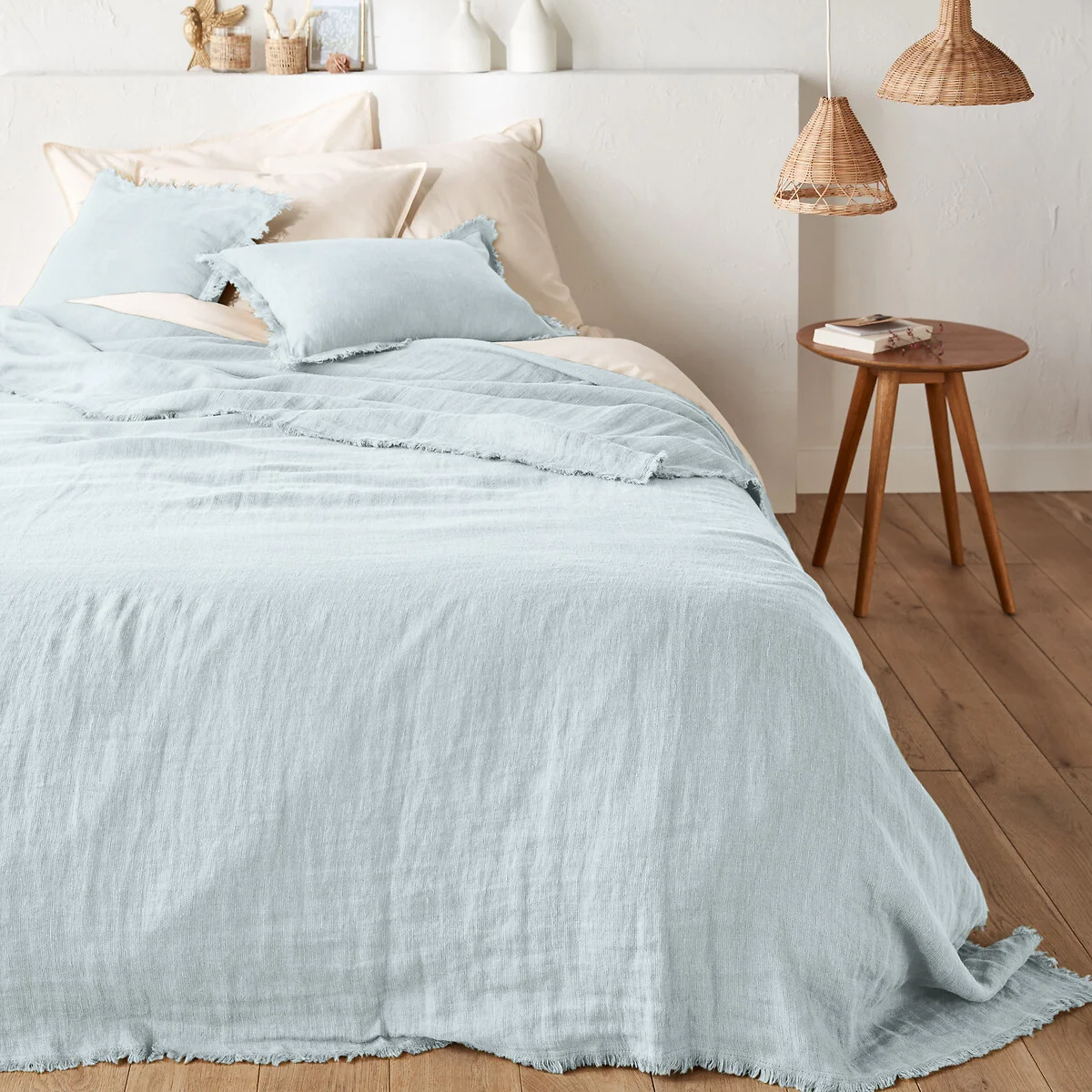 Linange Washed Linen Bedspread – image 1