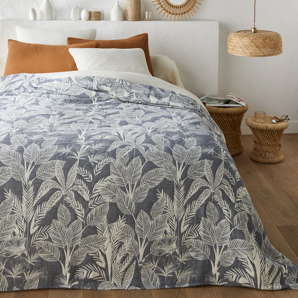 Siamang Reversible Jacquard Bedspread – image 1